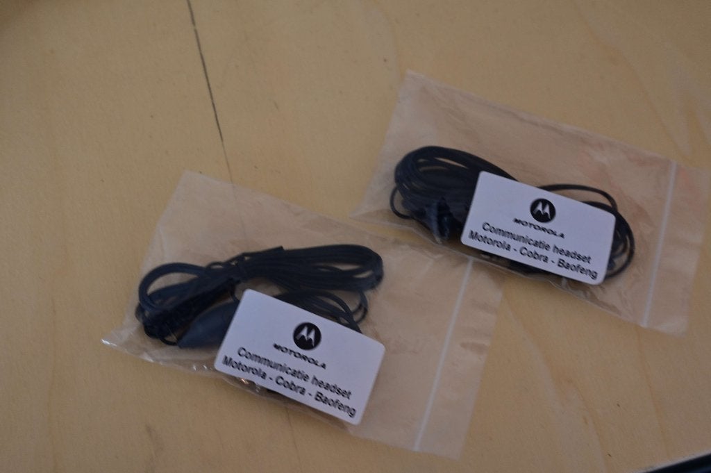 2 st. Nieuwe Portofoon headsets + mic Motorola/Baofeng/Cobra, Ophalen of Verzenden, Nieuw, Toebehoren, Handsfree-functie