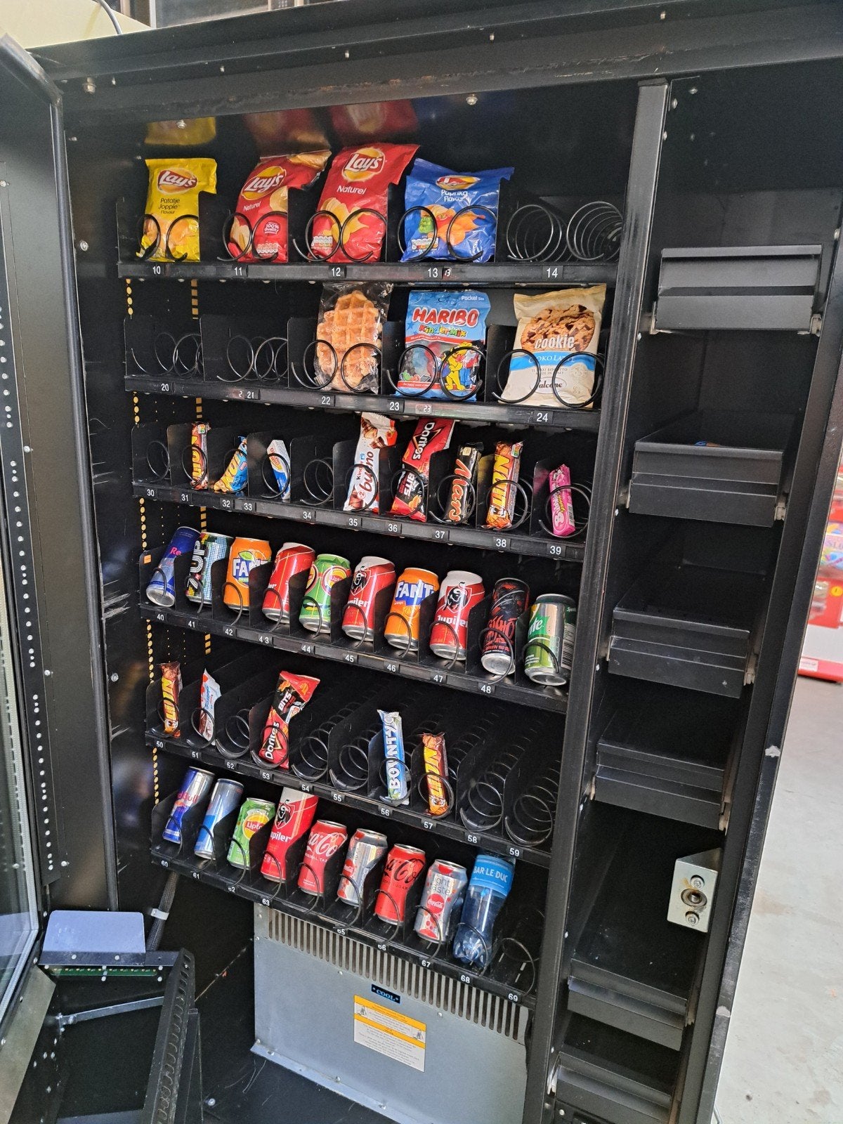 fris / snack automaat gekoeld met voorraad ruimte, Ophalen