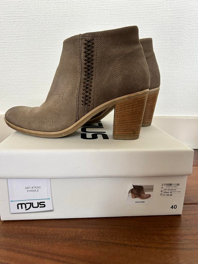 Mjus fossile enkellaarsjes maat 40, Kleding | Dames, Schoenen, Ophalen of Verzenden, Gedragen, Bruin, Lage of Enkellaarzen