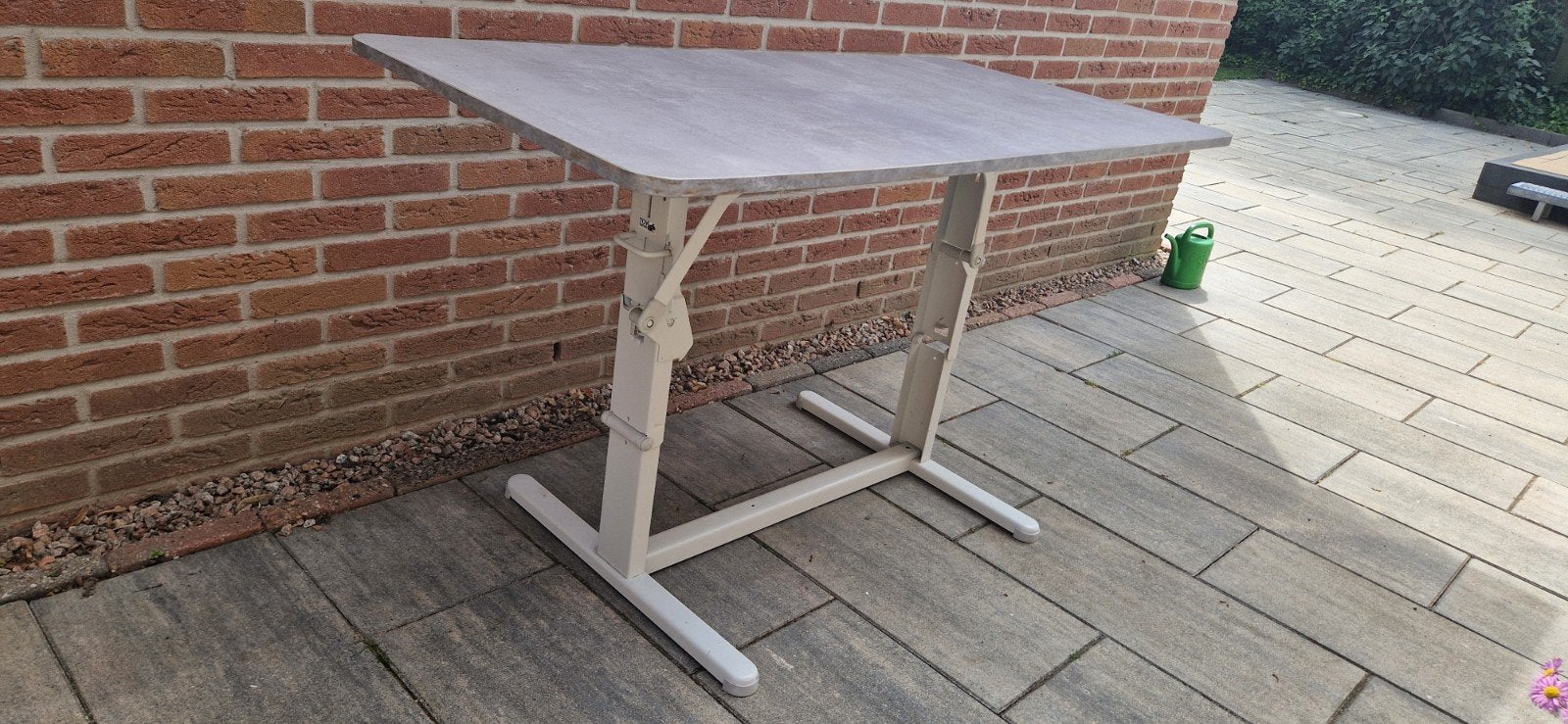 Verstelbare tuintafel - Hoogte verstelbaar, Ophalen of Verzenden, Zo goed als nieuw