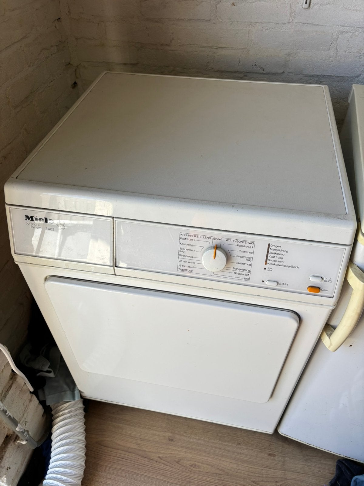 Miele softcare system T4123, Ophalen, 6 tot 8 kg, Luchtafvoer, Zo goed als nieuw