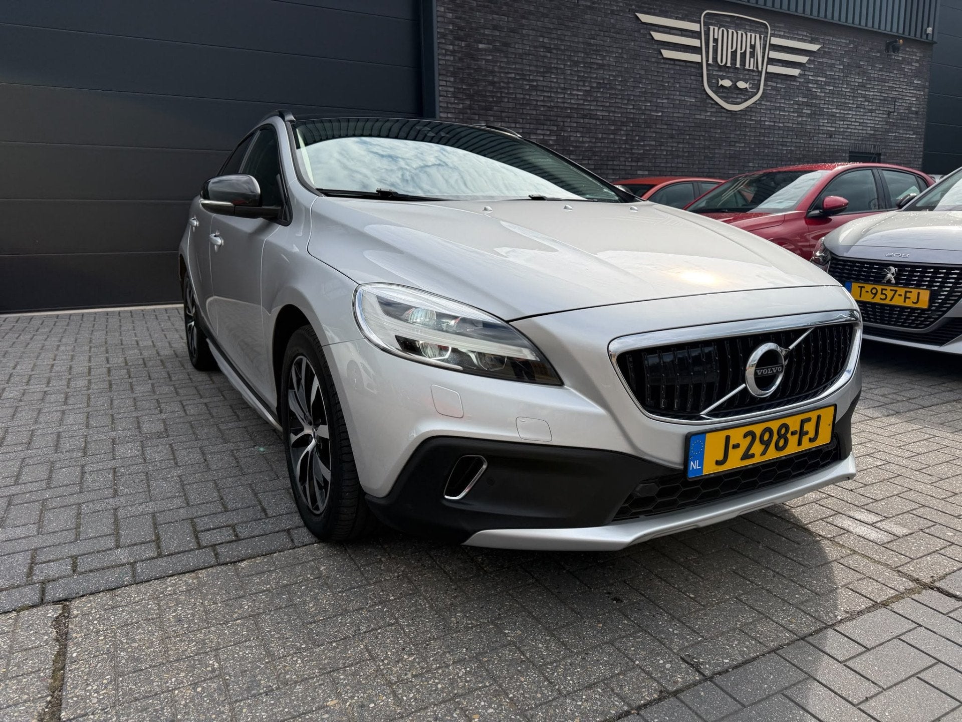 Volvo V40 Cross Country 1.5 T3 Summum | 2E EIGENAAR | 3/6 of, 4 cilinders, 700 kg, Leder, Automatische klimaatregeling