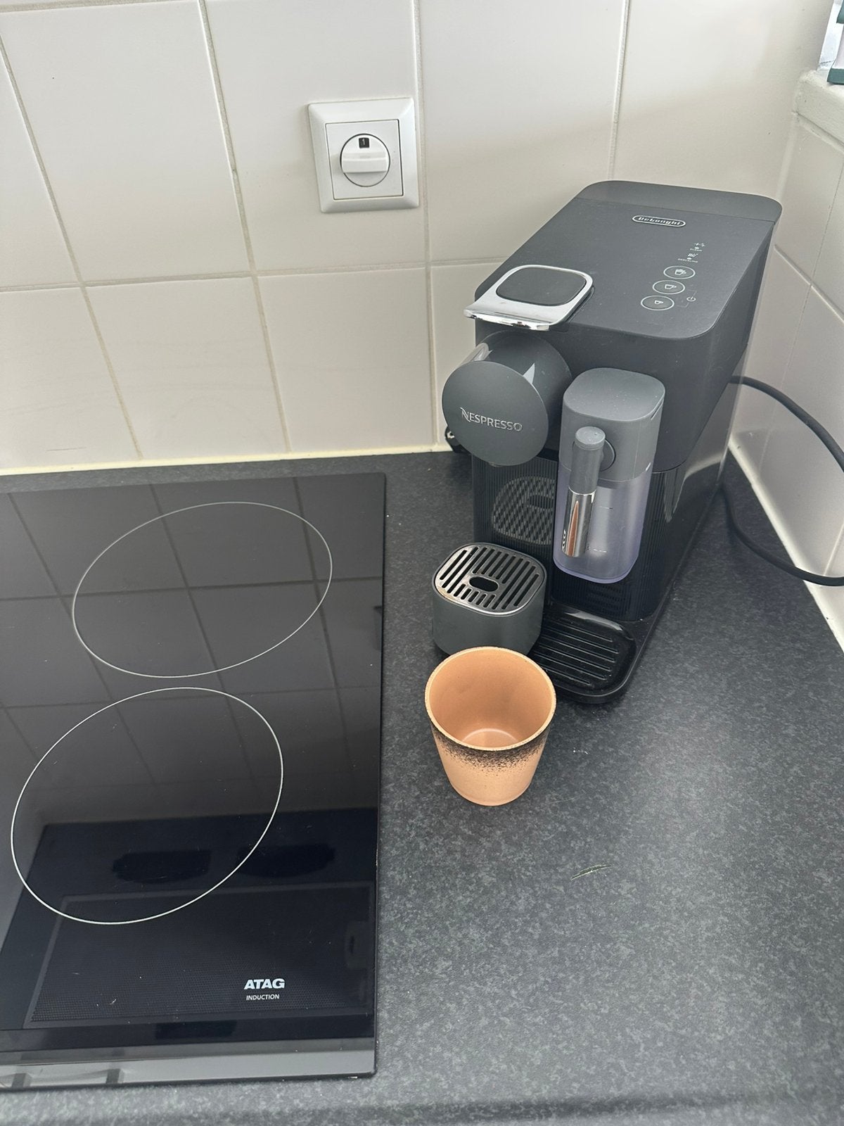 Nespresso Lattissima One in uitstekende staat, Ophalen of Verzenden, Zo goed als nieuw, Espresso apparaat, Afneembaar waterreservoir