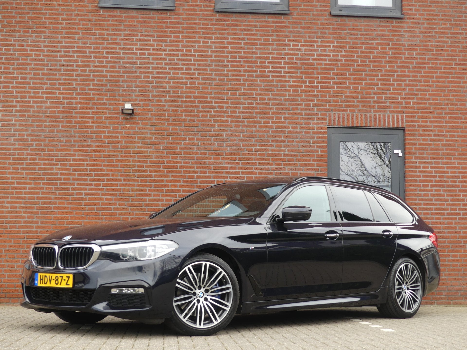 BMW 5 Serie Touring 530i M-Sport / Carbon zwart / Dealer ond, Auto's, Automaat, Achterwielaandrijving, Gebruikt, 4 cilinders