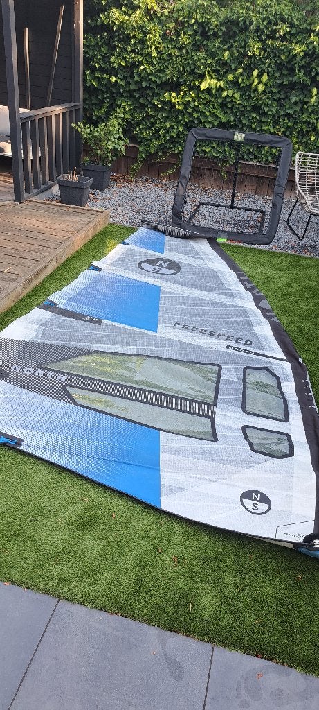 North free speed  7.7 m2 en 6.8m2, Watersport en Boten, Windsurfen, Ophalen, 6.5 m² tot 8 m², Zeil, Gebruikt