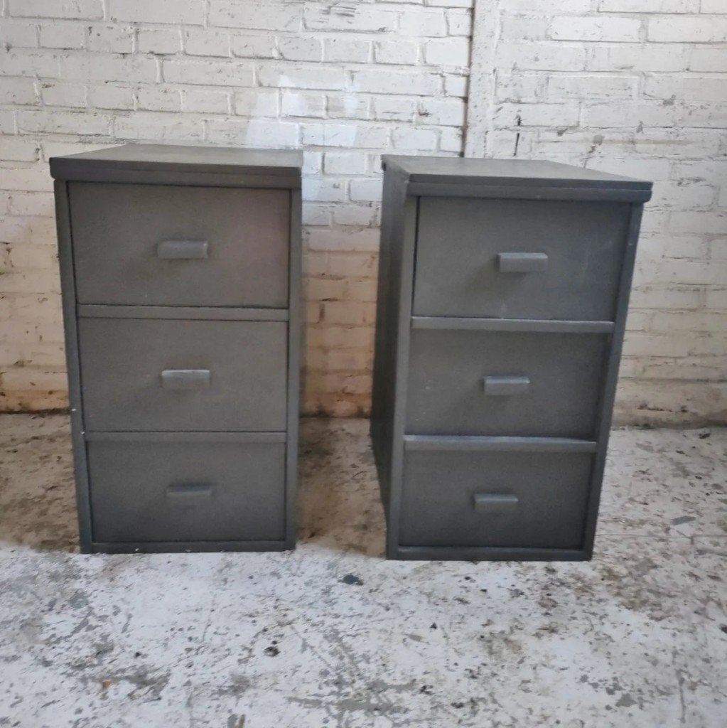 Industriële Nachtkastjes Set van 2 |Antraciet Hout  3 Laden, Antiek en Kunst, Curiosa en Brocante, Ophalen