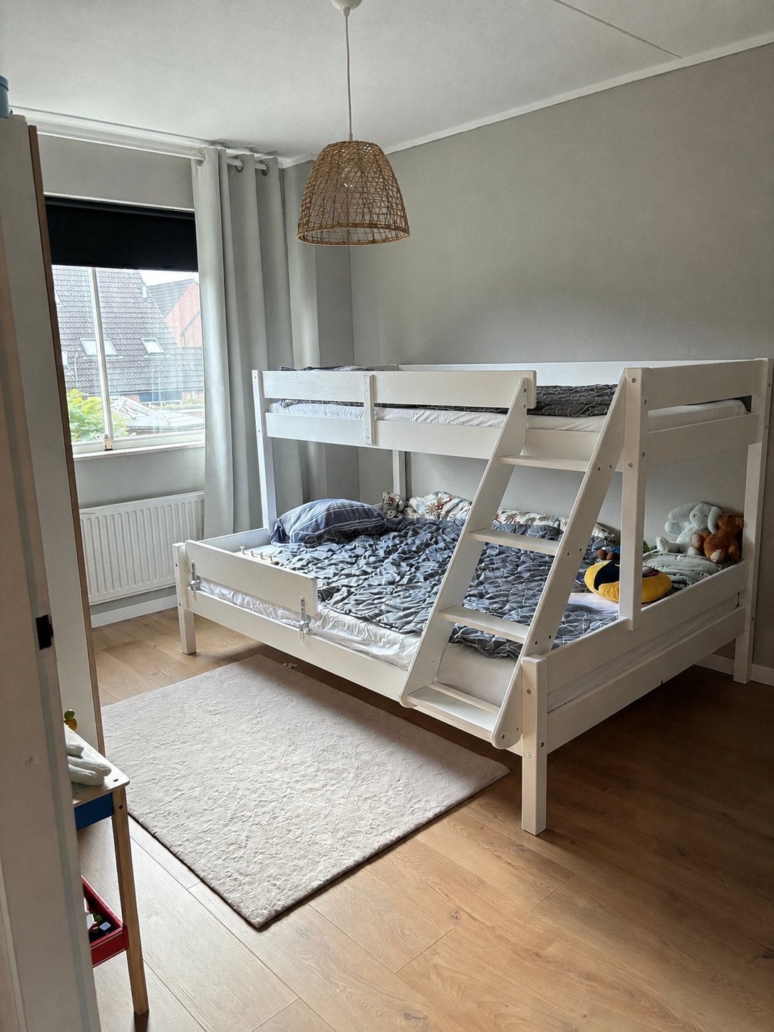 Stapelbed 3prs jysk VESTERVIG90/140x200 inclusief ladder wit, Ophalen, Zo goed als nieuw, Tweepersoons