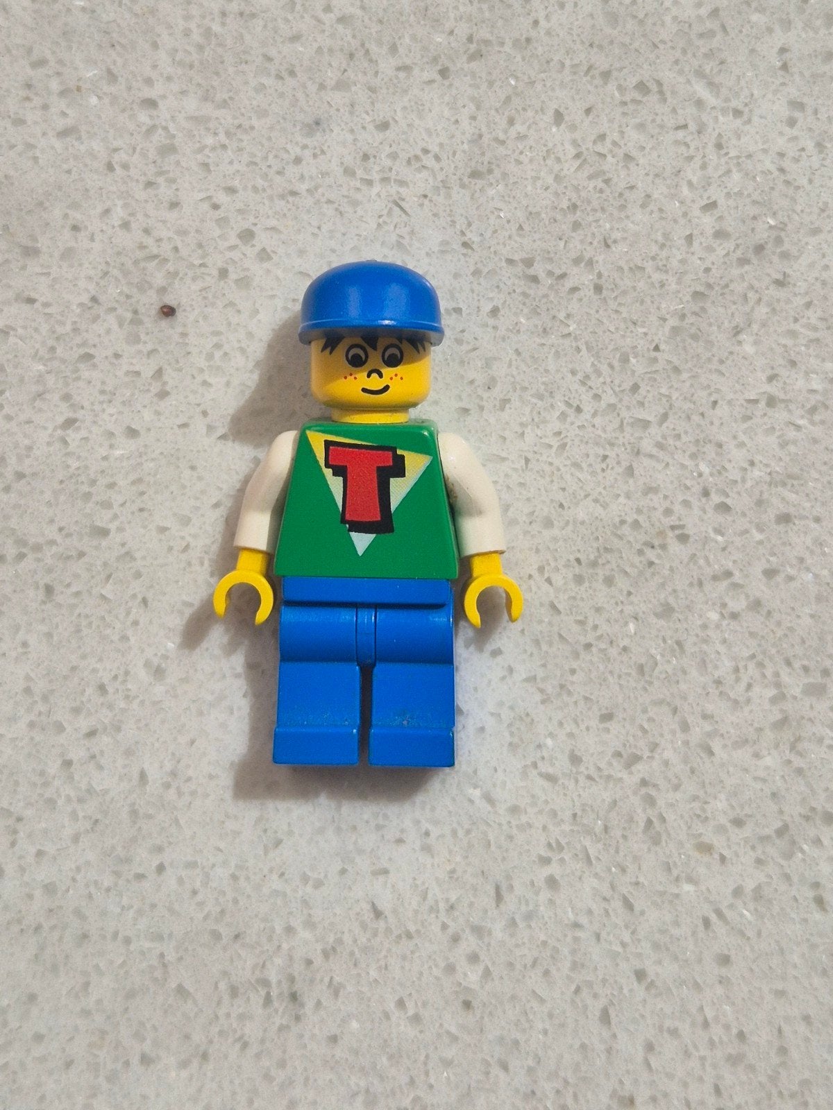 Vintage Lego Minifiguur met Blauwe Pet en 'T' Shirt, Inclusief minifiguren, Gebruikt, Overige thema's, Verzenden
