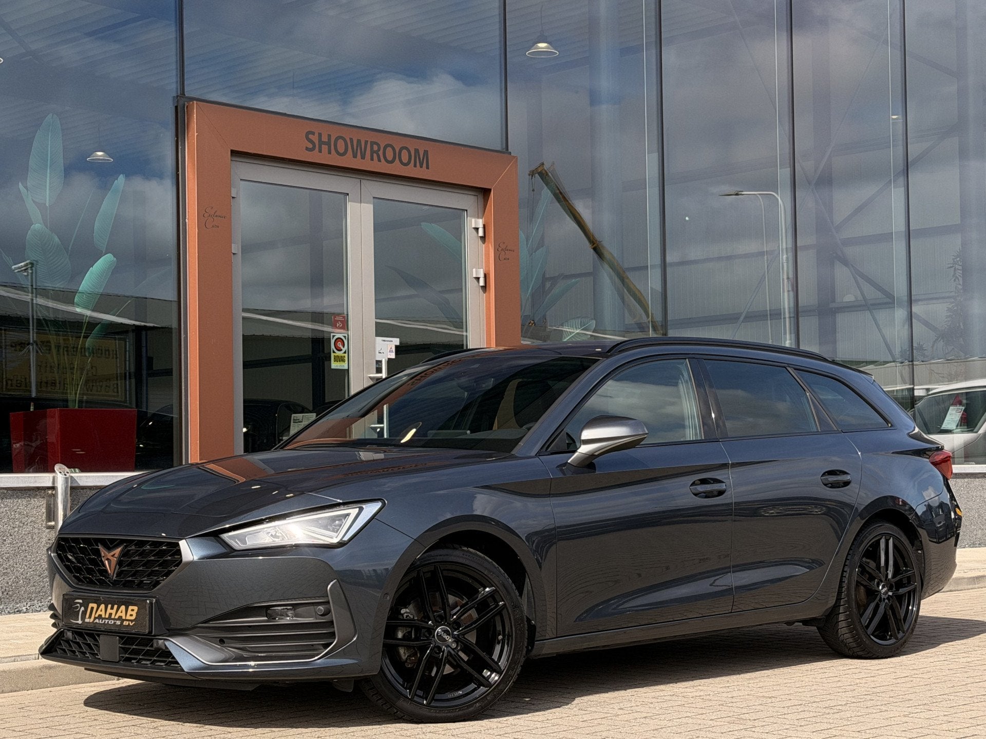 CUPRA Leon Sportstourer 1.5 eTSI Business Edition | ACC | St, Auto's, Zwart, 4 cilinders, 150 pk, Leon