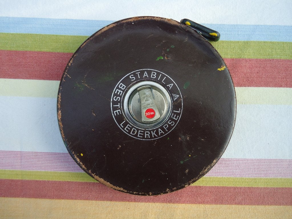 Stabila zeer  oude rolmeetlint 30meter Beste Lederkapsel, Antiek en Kunst, Antiek | Gereedschap en Instrumenten, Verzenden