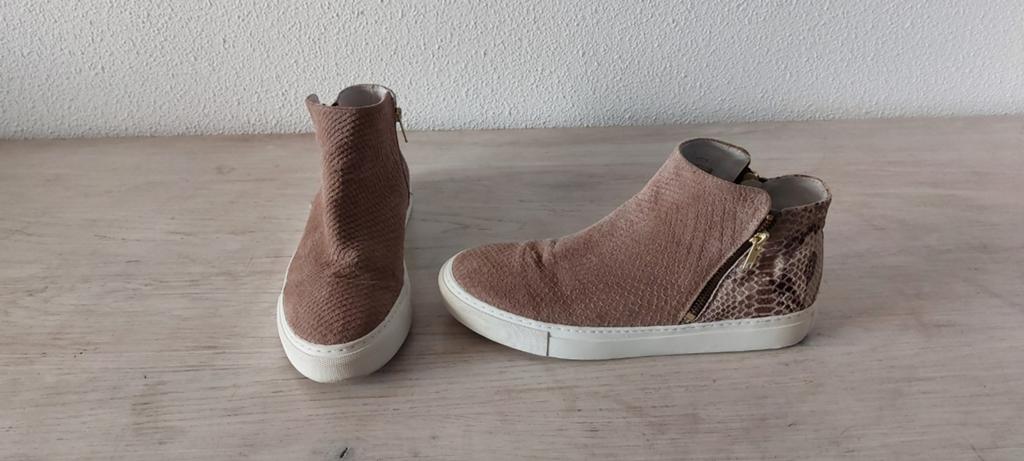 Suède leren Tango enkelboots / sneakers maat 41., Tango, Beige, Ophalen of Verzenden, Sneakers of Gympen