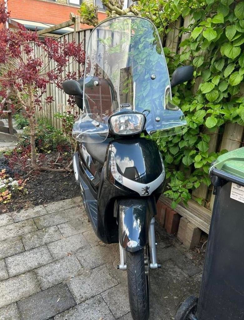 Peugeot tweet Scooter - Zwart, top Staat, Maximaal 45 km/u, Ophalen of Verzenden, Zo goed als nieuw, Benzine
