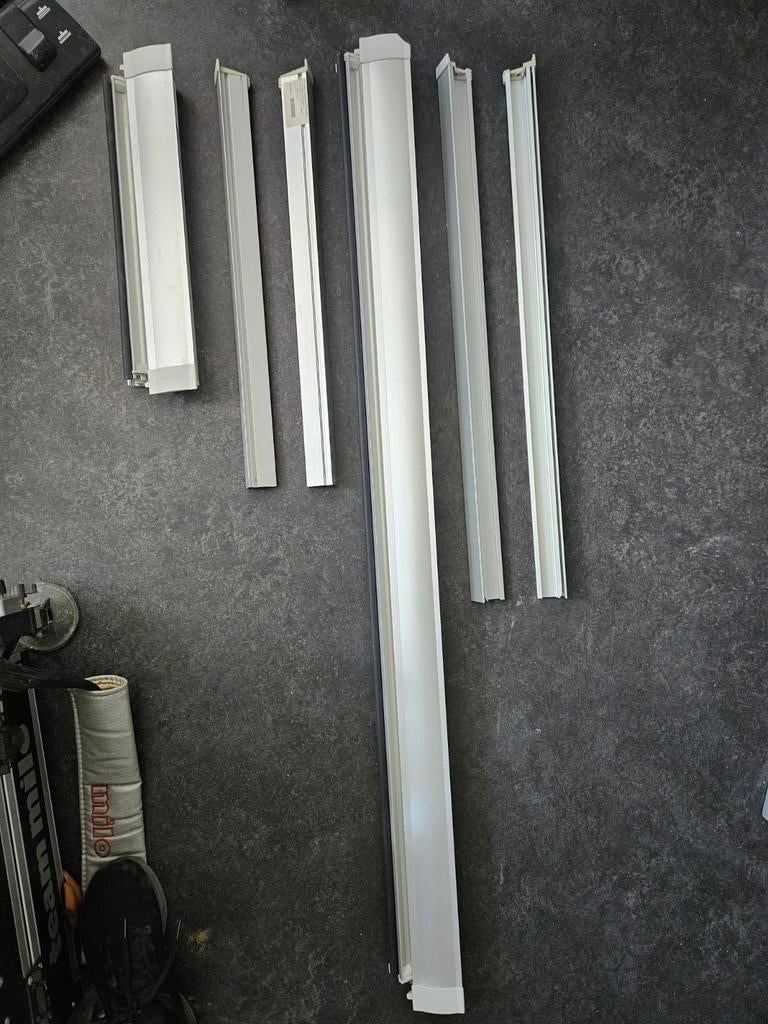 Velux rolgordijnen (PVX-GGL-102 en PVX-GGL-804, Tuin en Terras, Zonneschermen, Ophalen, Gebruikt, Overige typen, Minder dan 250 cm