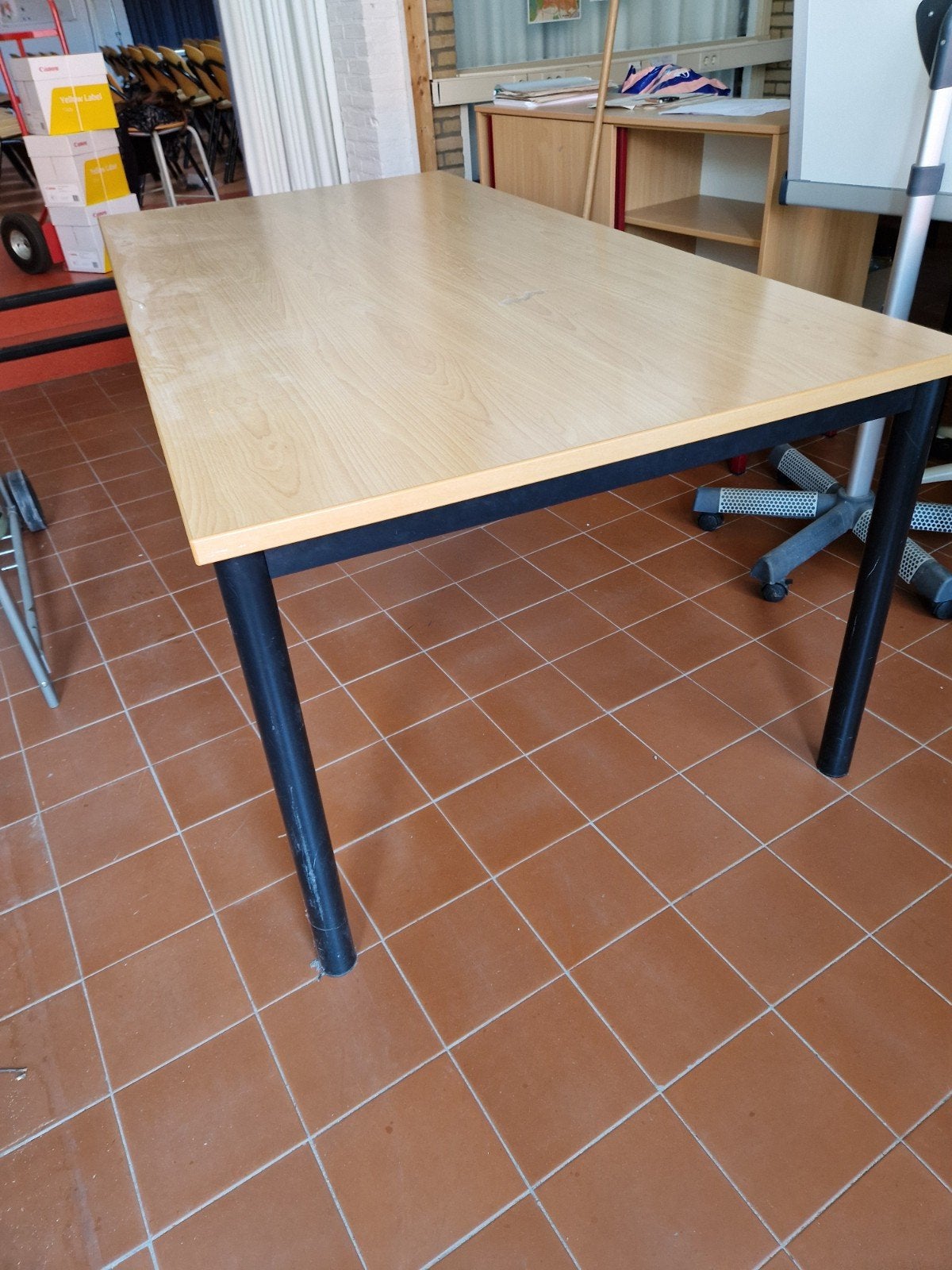 Degelijke tafel 100x200 cm met stalen poten en beuken blad, Ophalen