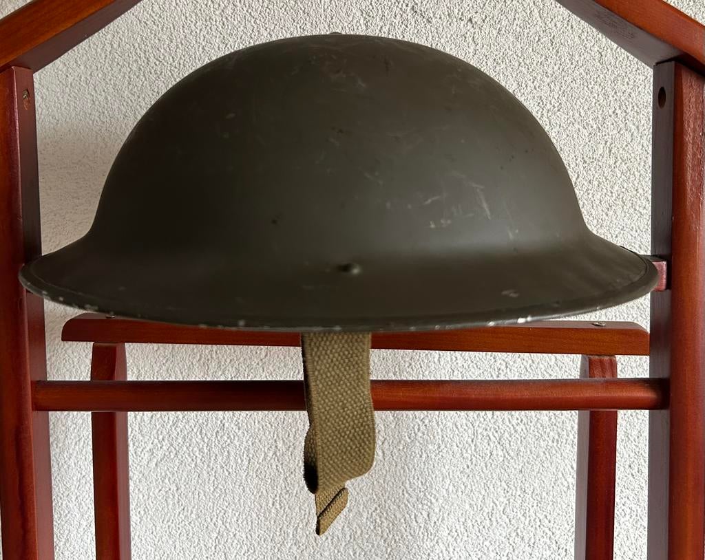 Originele Britse MK II Brodie Helm 1943 (1938 liner), Verzamelen, Verzenden, Landmacht, Engeland, Helm of Baret