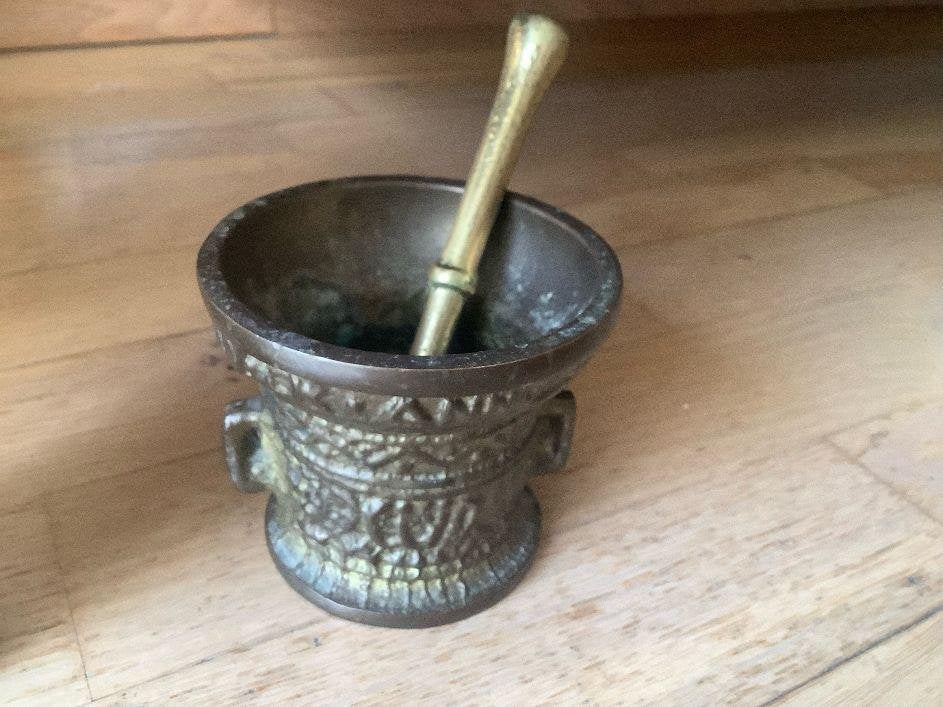 vintage messing mortel vijzel en stamper "Nick Anno 1590...", Antiek en Kunst, Ophalen