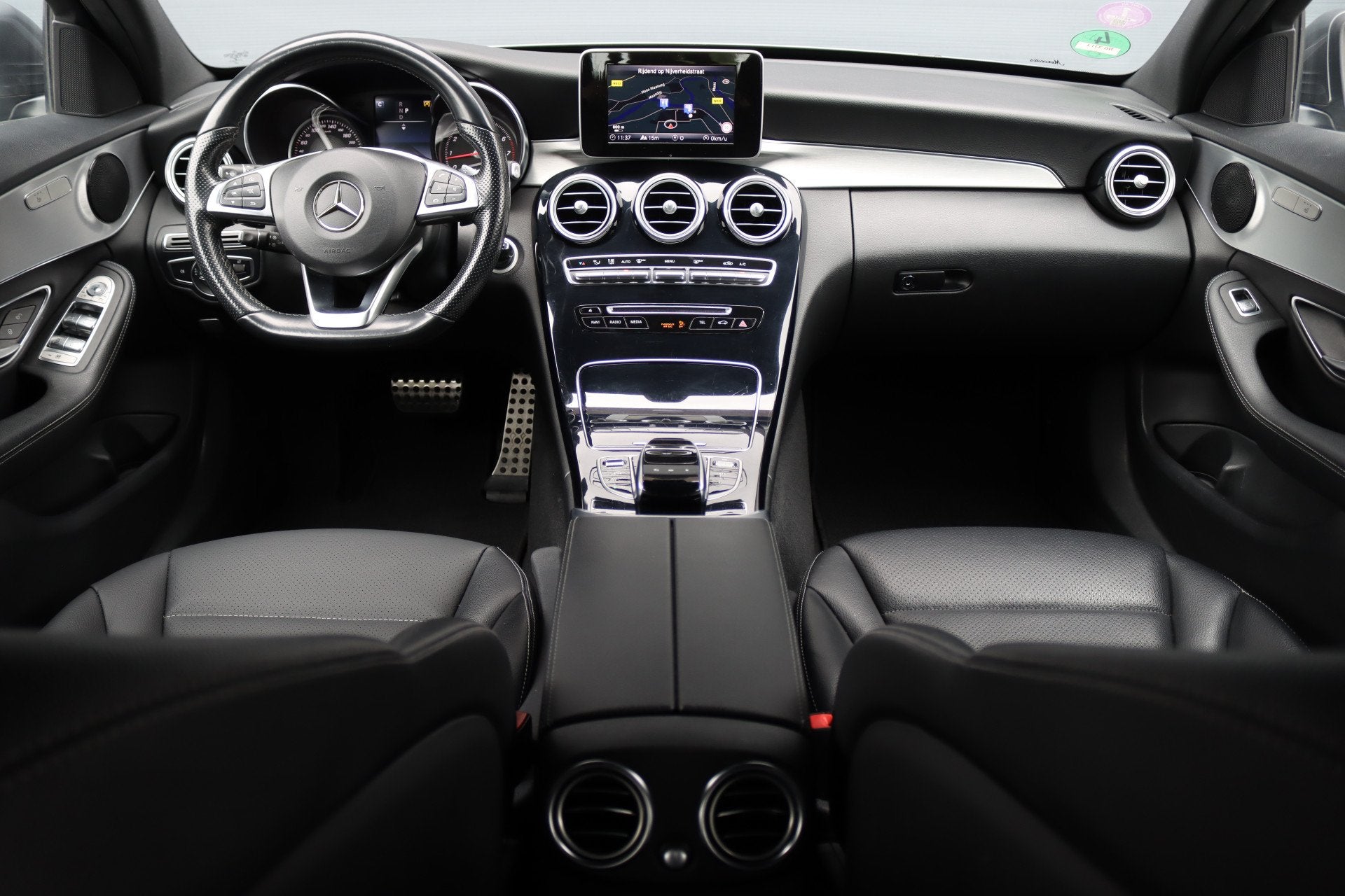 Mercedes-Benz C-Klasse Estate 180 AMG Sport Edition | Dealer, Achterwielaandrijving, 750 kg, 1400 kg, 5 stoelen
