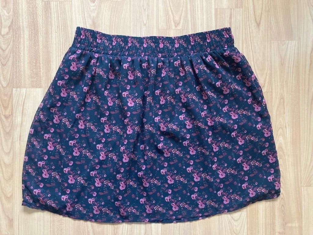 Gebloemde rok SevenSisters - Bordeaux rood / zwart – maat M, Kleding | Dames, Rokken, Maat 38/40 (M), Ophalen of Verzenden, Zo goed als nieuw