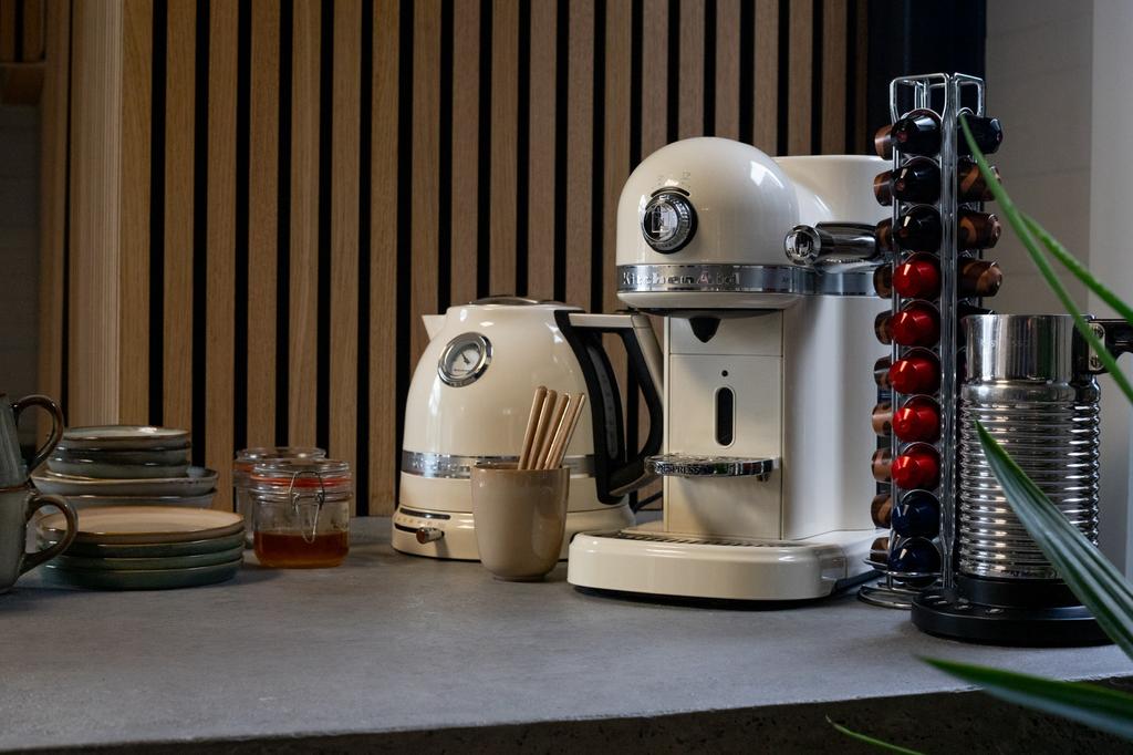 Kitchenaid koffiezetapparaat en waterkoker te koop Nespresso, Ophalen of Verzenden, Gebruikt, Koffiemachine