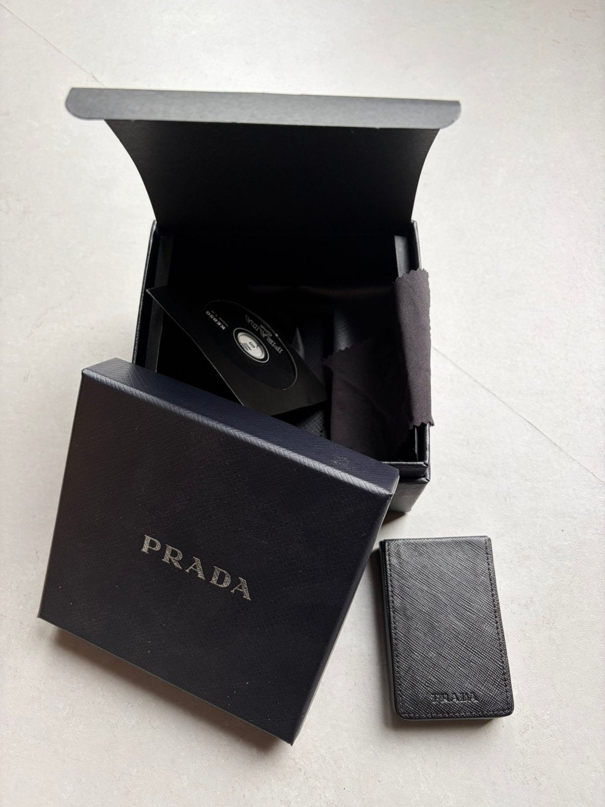 Prada Telefoonhoesje - Stijlvolle Bescherming, Ophalen of Verzenden, Zo goed als nieuw, Hoesje of Tasje