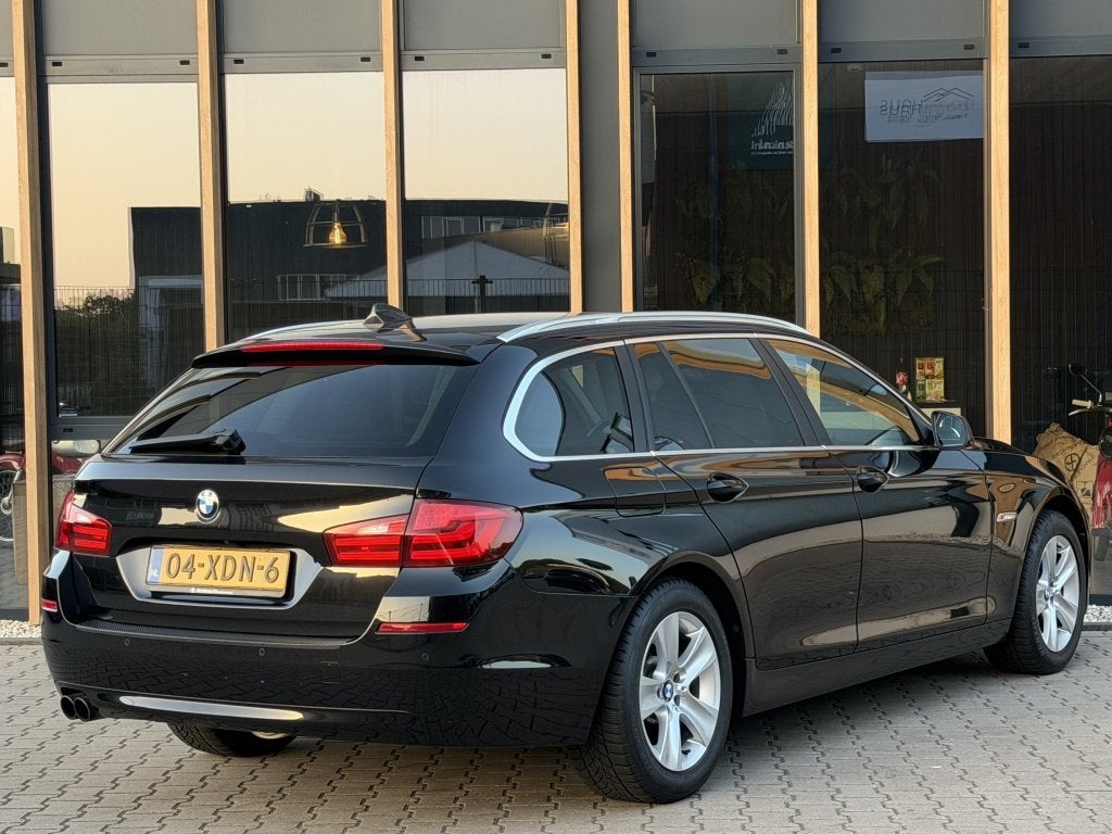 BMW 5 Serie Touring 520i High Executive (bj 2012, automaat), Auto's, Automaat, Euro 5, 15 km/l, Gebruikt