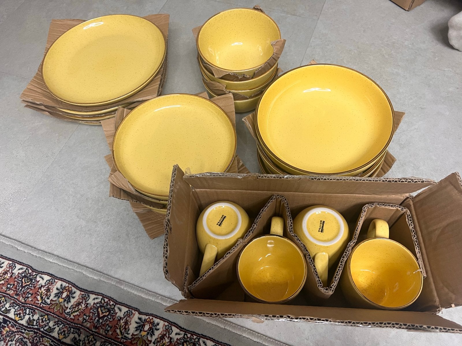 Homvess 20-delig Geel Servies - Nieuw in Doos, Overige merken, Keramiek, Nieuw, Ophalen of Verzenden