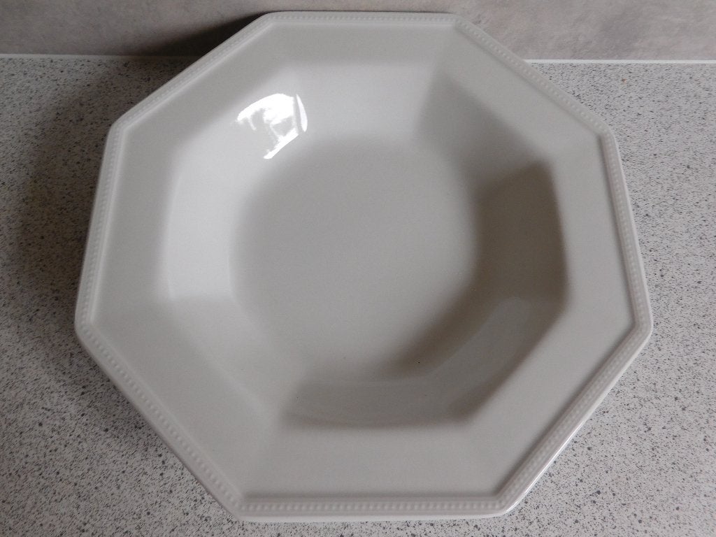 Diep Bord 24 cm. Heritage Johnson Brothers, Overige merken, Ophalen of Verzenden, Zo goed als nieuw, Bord(en)