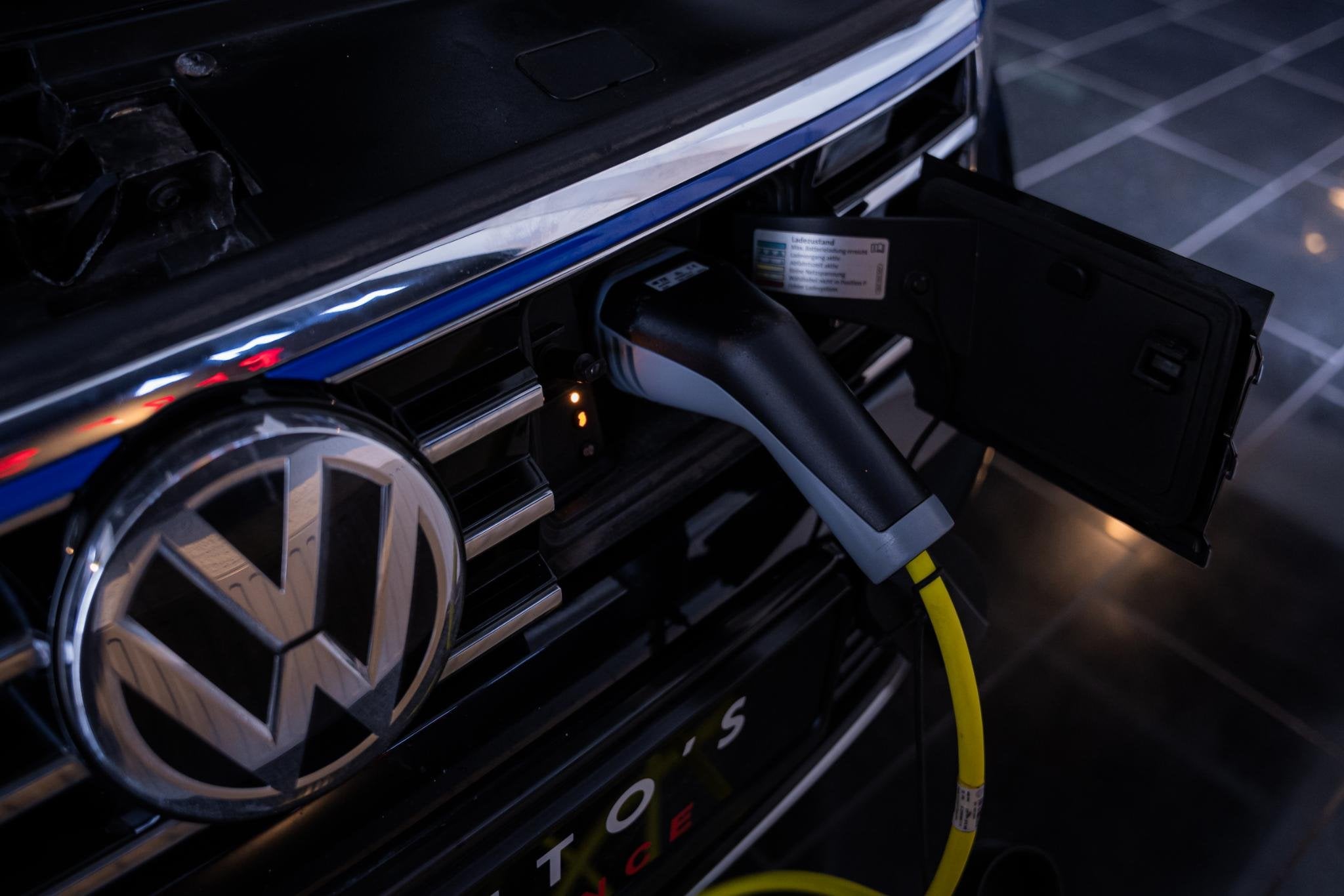 Volkswagen Passat Variant 1.4 TSI GTE Highline PANO | ACC |, Gebruikt, Automatische klimaatregeling, Zwart, Plug-in hybride