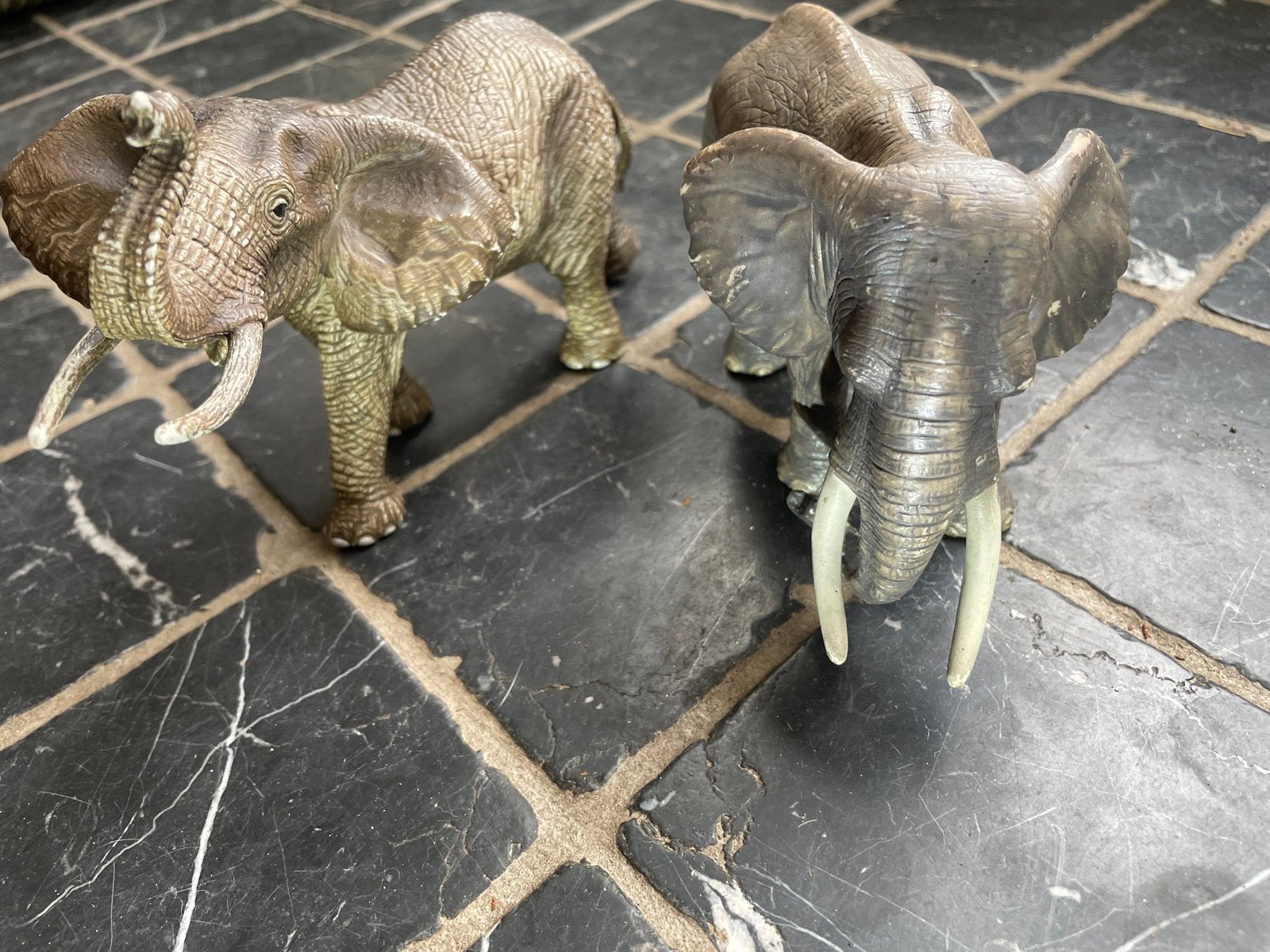 Set van 2 Schleich Afrikaanse olifanten (stier en koe), Ophalen of Verzenden, Gebruikt