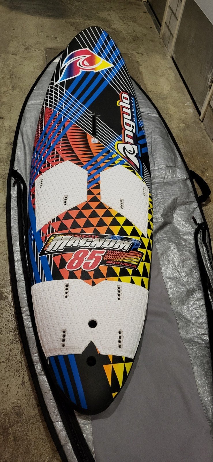Te koop Angulo slalom 85 liter neilpryde carbon gieken enz, Ophalen of Verzenden