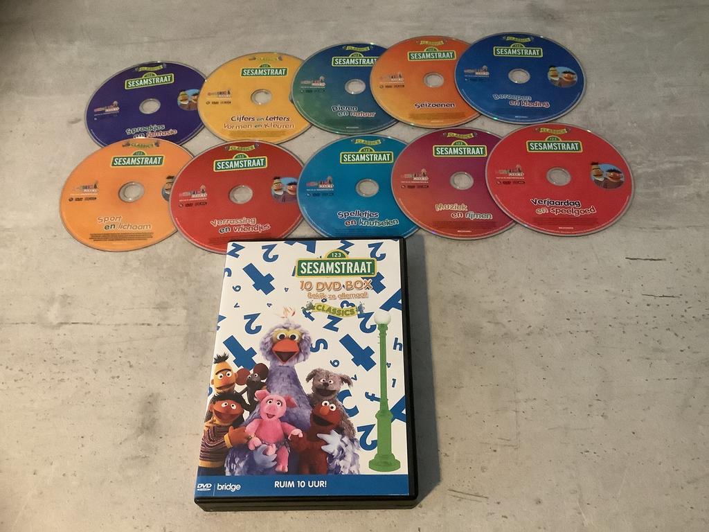 Sesamstraat - 10 DVD Box (10 cd’s), Alle leeftijden, Ophalen of Verzenden, Gebruikt