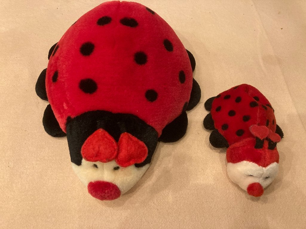 Russ berrie & co knuffels love bugs lieveheersbeestjes 2 st!, Overige typen, Ophalen of Verzenden, Zo goed als nieuw, Middelgroot (20 tot 80 cm)
