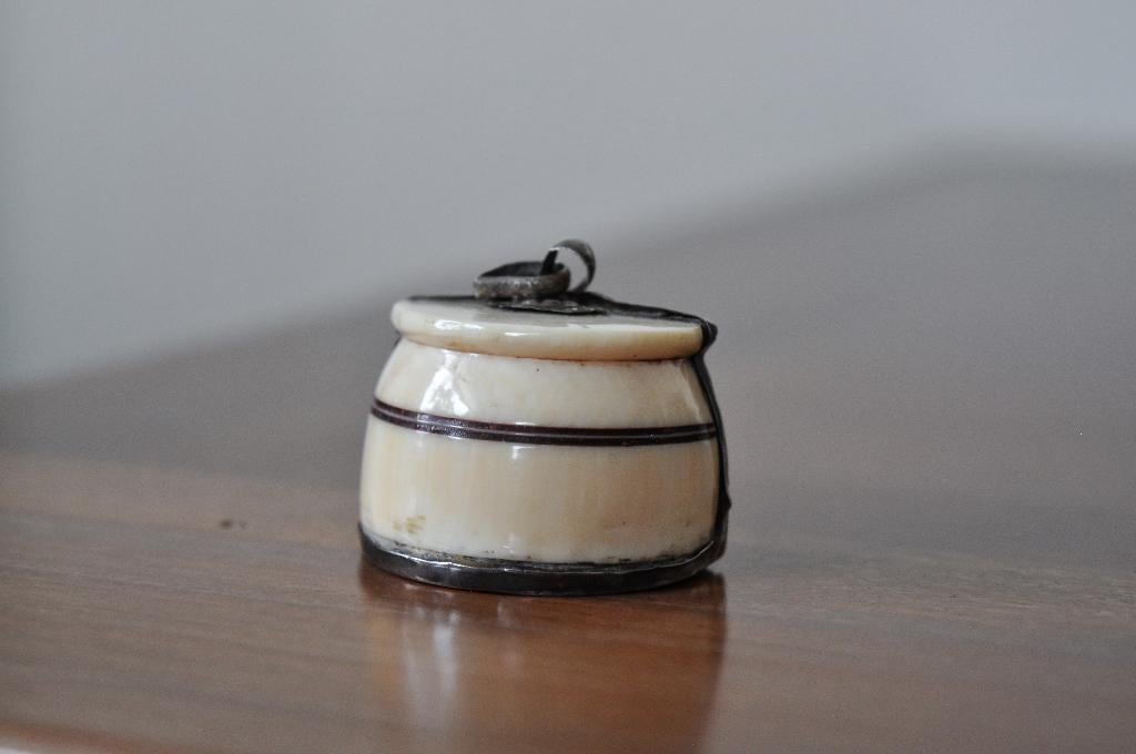 Vintage Kettinghanger Hanger potje Tonnetje doosje 3,5 cm, Ophalen of Verzenden, Gebruikt, Overige kleuren, Overige materialen