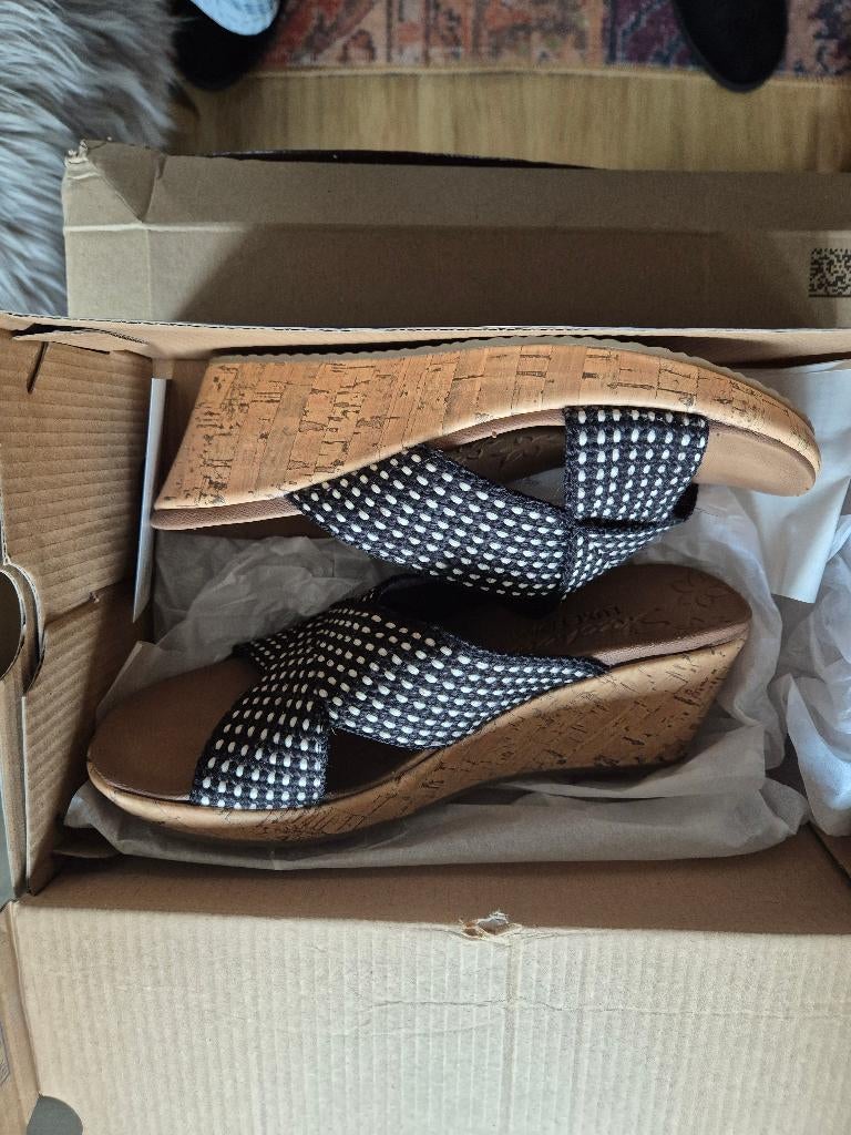 Dames slippers nieuw van Skechers maat 36 zwart wit, Kleding | Dames, Schoenen, Slippers, Skechers, Zwart, Nieuw