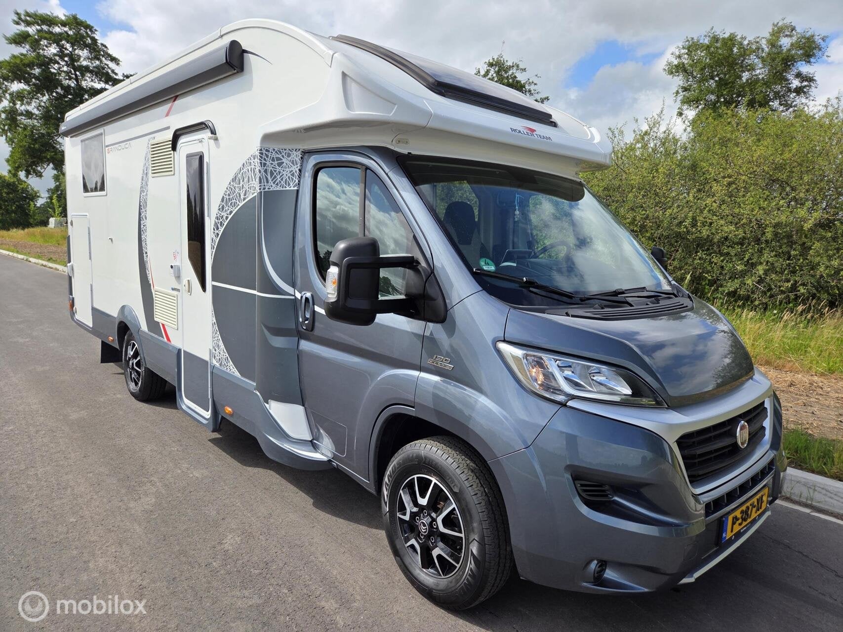 Rollerteam 266TL 2015 •Euro 6•Luxe Camper•Hefbed+Queen, Caravans en Kamperen, Campers, Overige merken, Hordeur, Bedrijf, Half-integraal