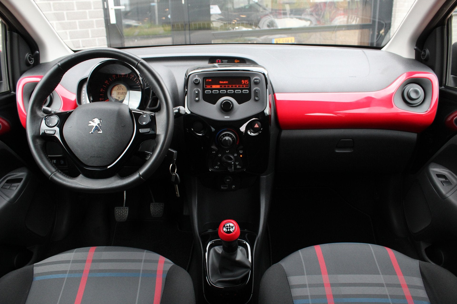 Peugeot 108 1.0 e-VTi Envy / Airco / LMV 15" / N.A.P., Voorwielaandrijving, Stof, Gebruikt, Met garantie (alle)