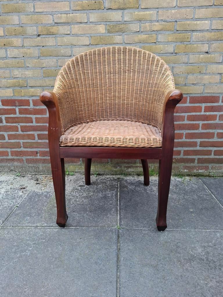 Rotan stoel met houten frame, Ophalen