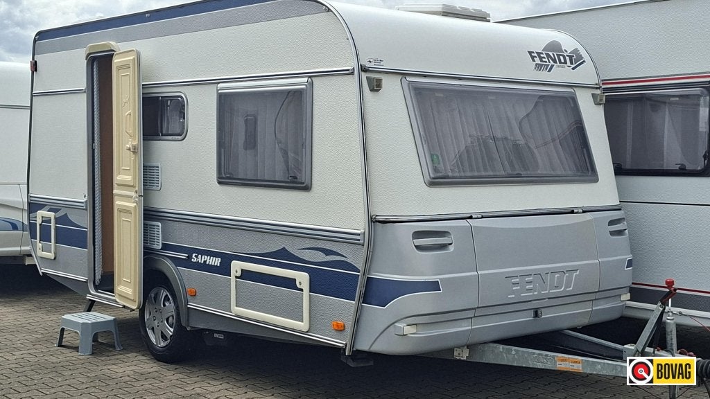 Fendt Saphir 420 QF incl. voortent en mover !, Caravans en Kamperen, Bedrijf, Treinzit, Tot en met 4, Dwarsbed
