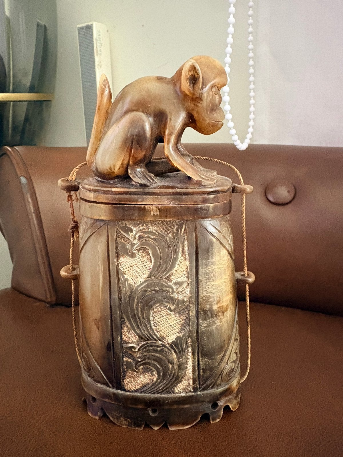 antieke hoornen pot /wierookbrander sculptuur van een aap, Verzamelen, Ophalen of Verzenden, Zo goed als nieuw, Dier