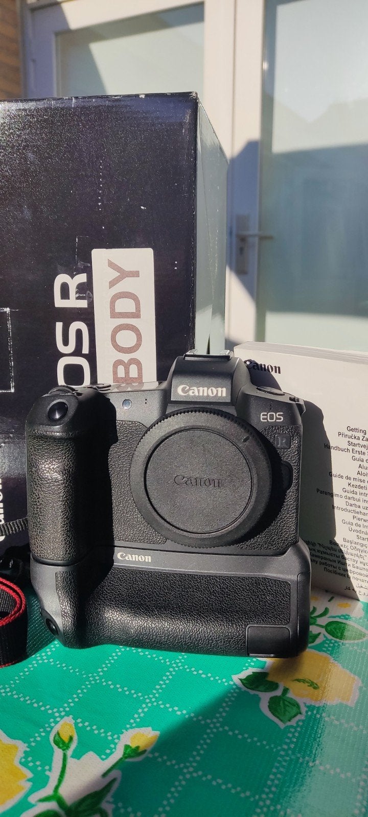 Canon Eos R in doos met BG-E 22 batterygrip, Audio, Tv en Foto, Fotocamera's Digitaal, Ophalen, 30 megapixels, Canon, Zo goed als nieuw