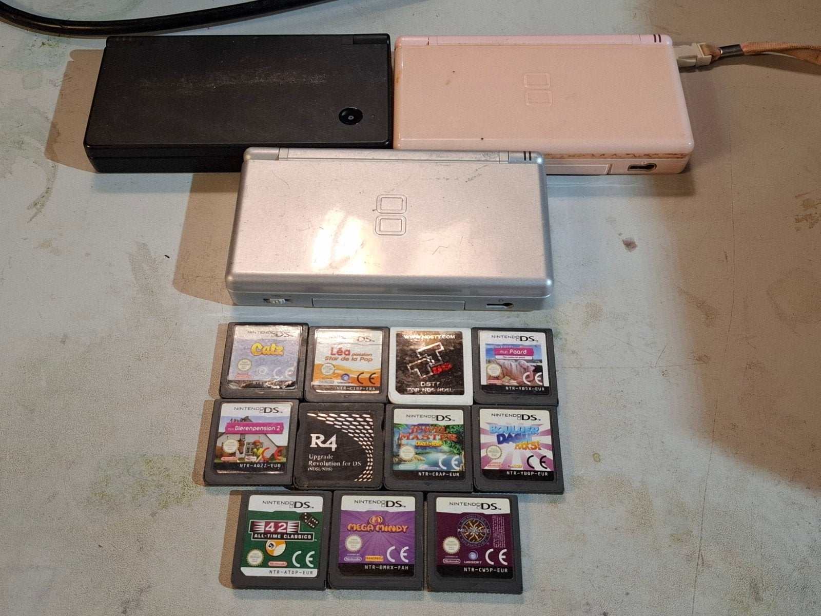 Nintendo DS Lite Bundel met 3 Consoles en 10 Games, Spelcomputers en Games, Spelcomputers | Nintendo DS, Nintendo, Roze, Nintendo of Europe GmbH, Goldsteinstraße 235, 60528 Frankfurt am Main, Duitsland