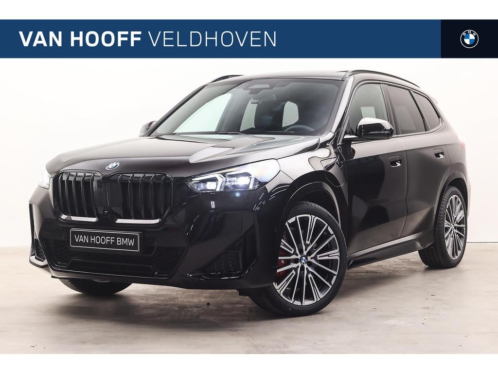 BMW X1 xDrive25e M Sport Automaat / Panoramadak / Sportstoel, Zwart, Stoelverwarming, Zwart, Leder