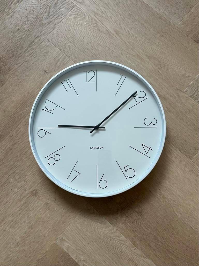 Moderne Karlsson wandklok - Wit, minimalistisch design, Ophalen, Zo goed als nieuw, Analoog, Wandklok