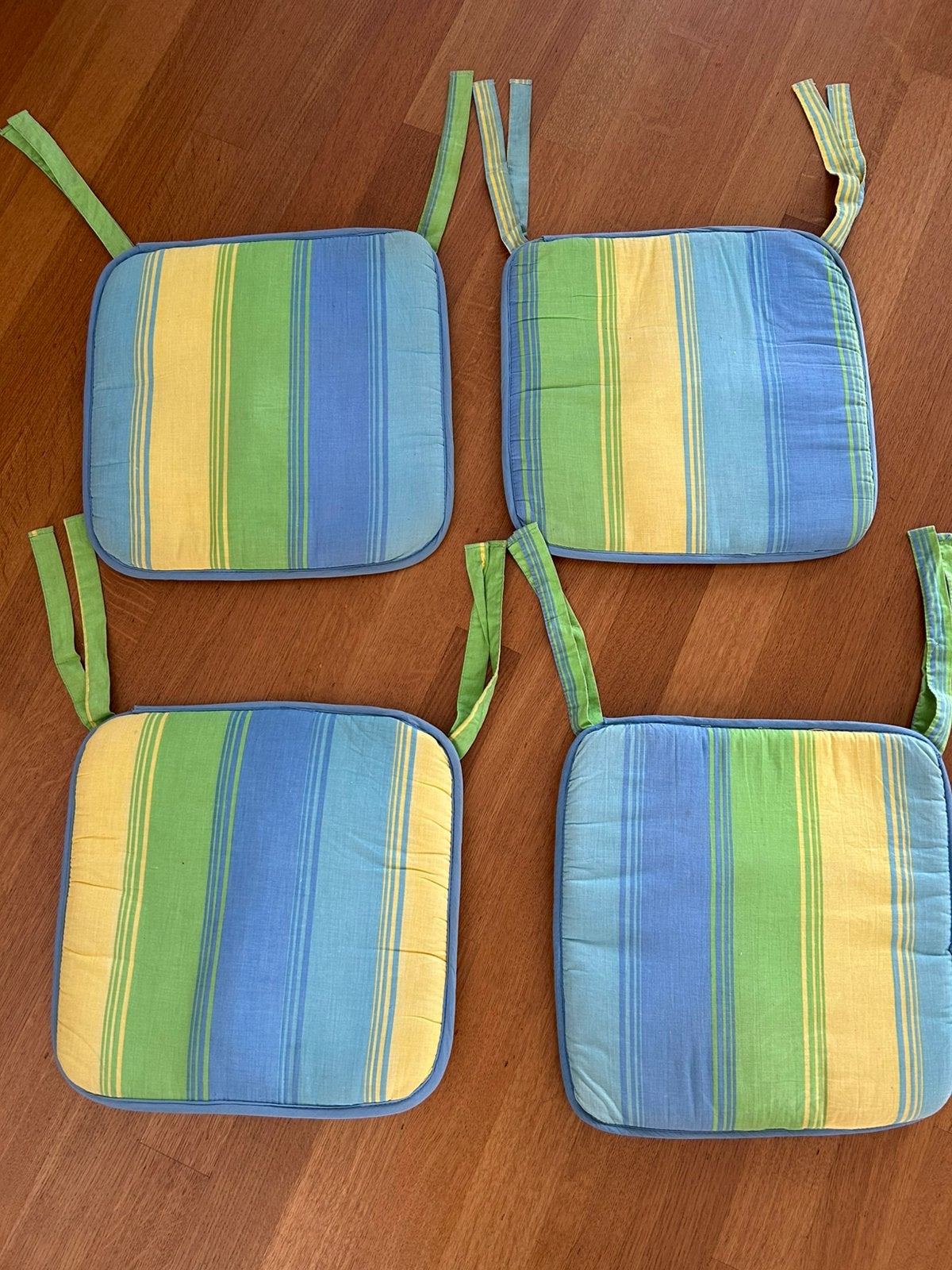 Tuinkussentjes 4 st ,40 cm x 40 cm met striklinten  4 stuks, Tuin en Terras, Ophalen of Verzenden, Zo goed als nieuw