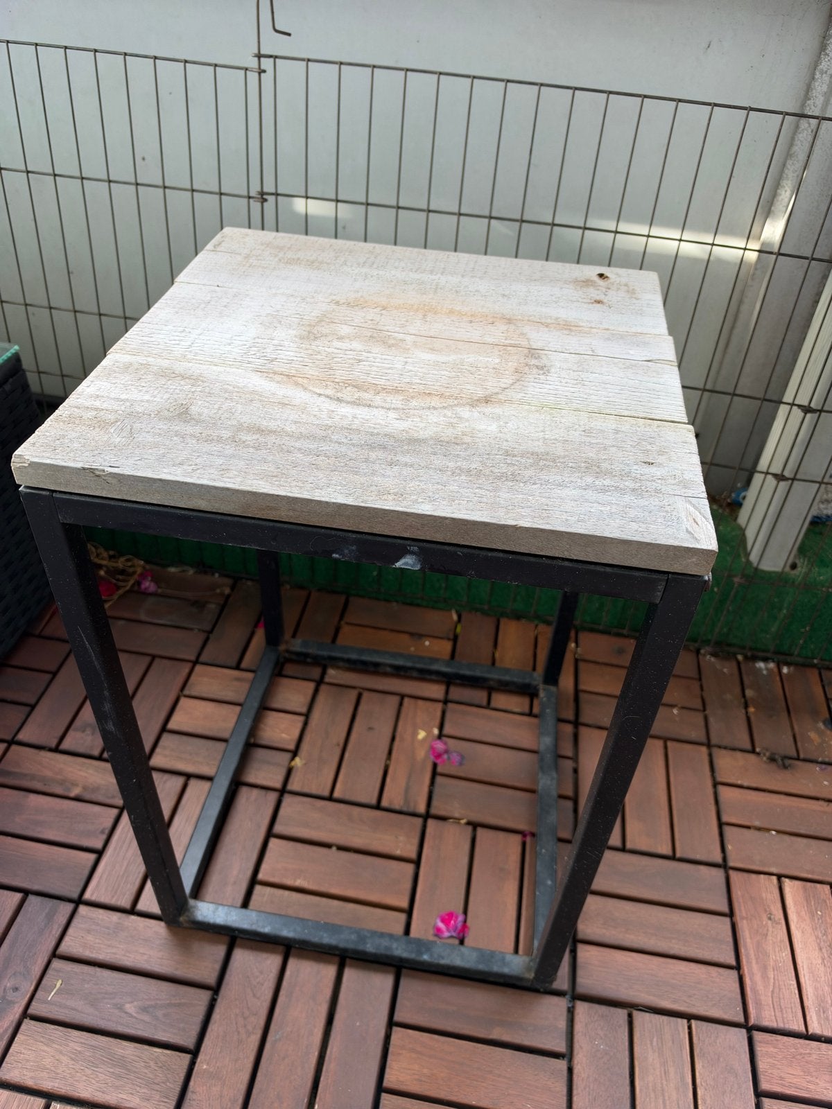 Bijzettafel met houten blad en metalen frame, Minder dan 55 cm, Gebruikt, Vierkant, Hout