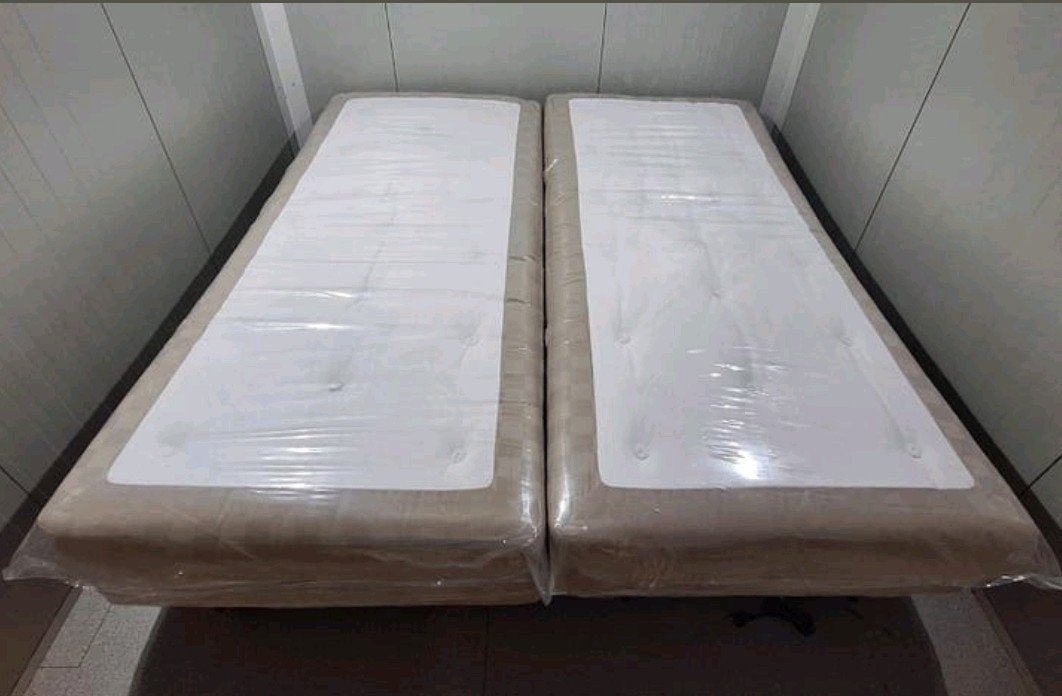 Kingsize Hästens 220 x 210 elektrisch inclusief topmatras, Huis en Inrichting, Ophalen, Zo goed als nieuw, Tweepersoons, 220 cm