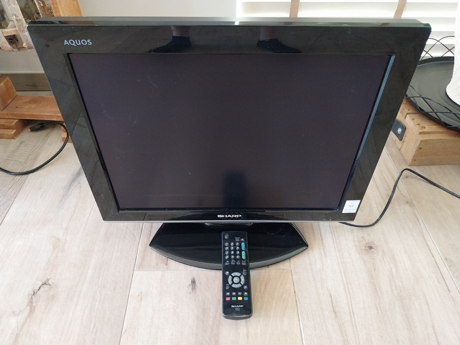 Sharp Aquos 20 inch LCD TV met afstandsbediening, Ophalen, Gebruikt, Sharp