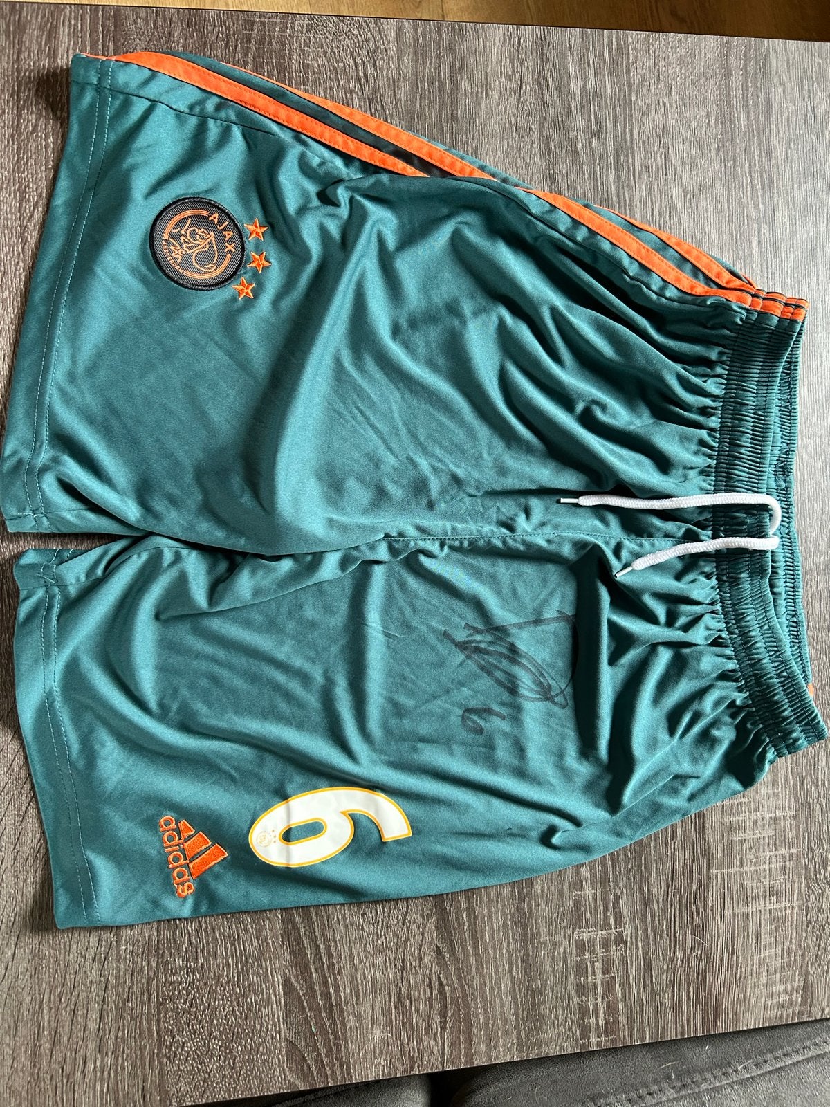 Ajax voetbalbroekje gesigneerd - Maat L, Maat 52/54 (L), Nieuw, Ophalen of Verzenden, Voetbal