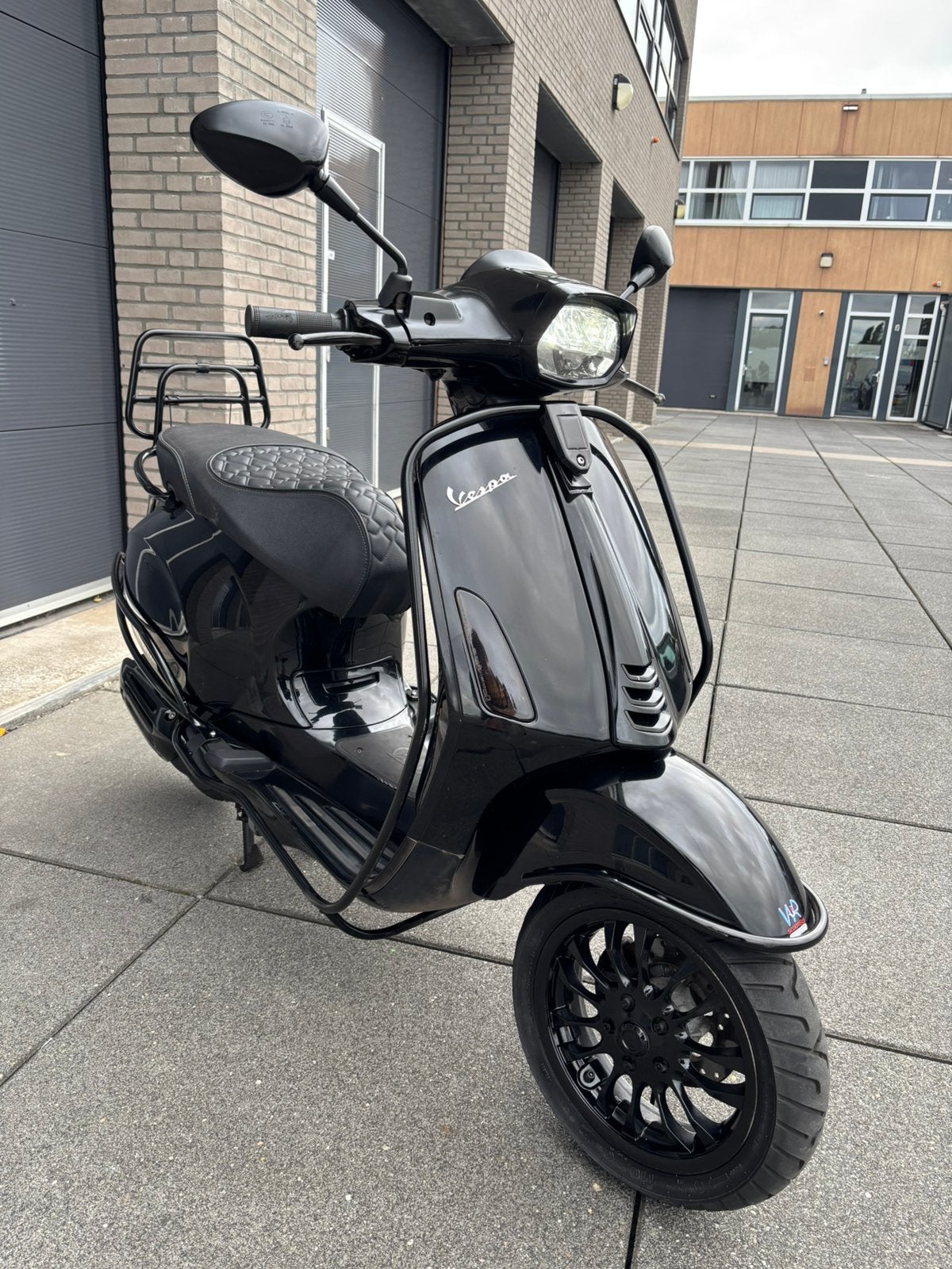 Vespa sprint 2019 geel kenteken 9 duizend km! Full option, Fietsen en Brommers, Scooters | Yamaha, Ophalen, Zo goed als nieuw