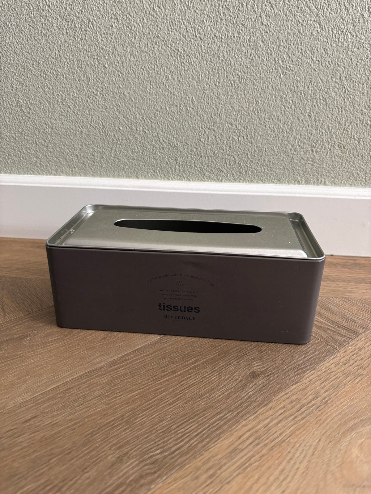 Riverdale tissuebox metaal, Ophalen of Verzenden, Zo goed als nieuw, Grijs, Metaal